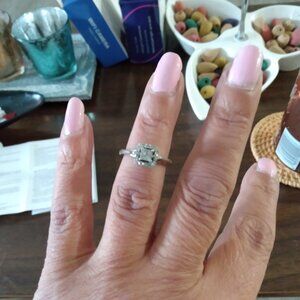 10 K White Gold Diamond  RungSz 7